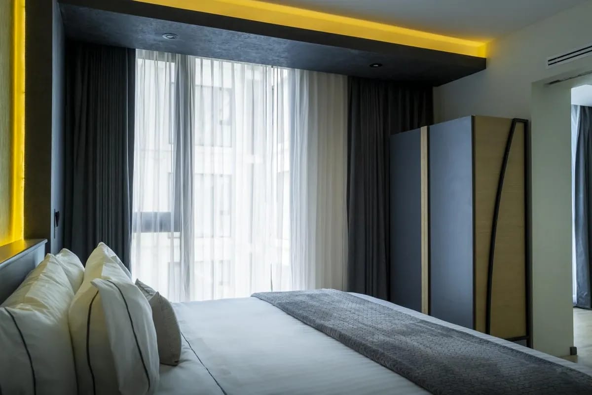 Hotel Catedral. Corner Suite. Decoración moderna con vistas a la Catedral Metropolitana.